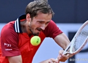 开云体育登录-温网鏖战蒙特卡洛大师赛，梅德韦杰夫刷新纪录