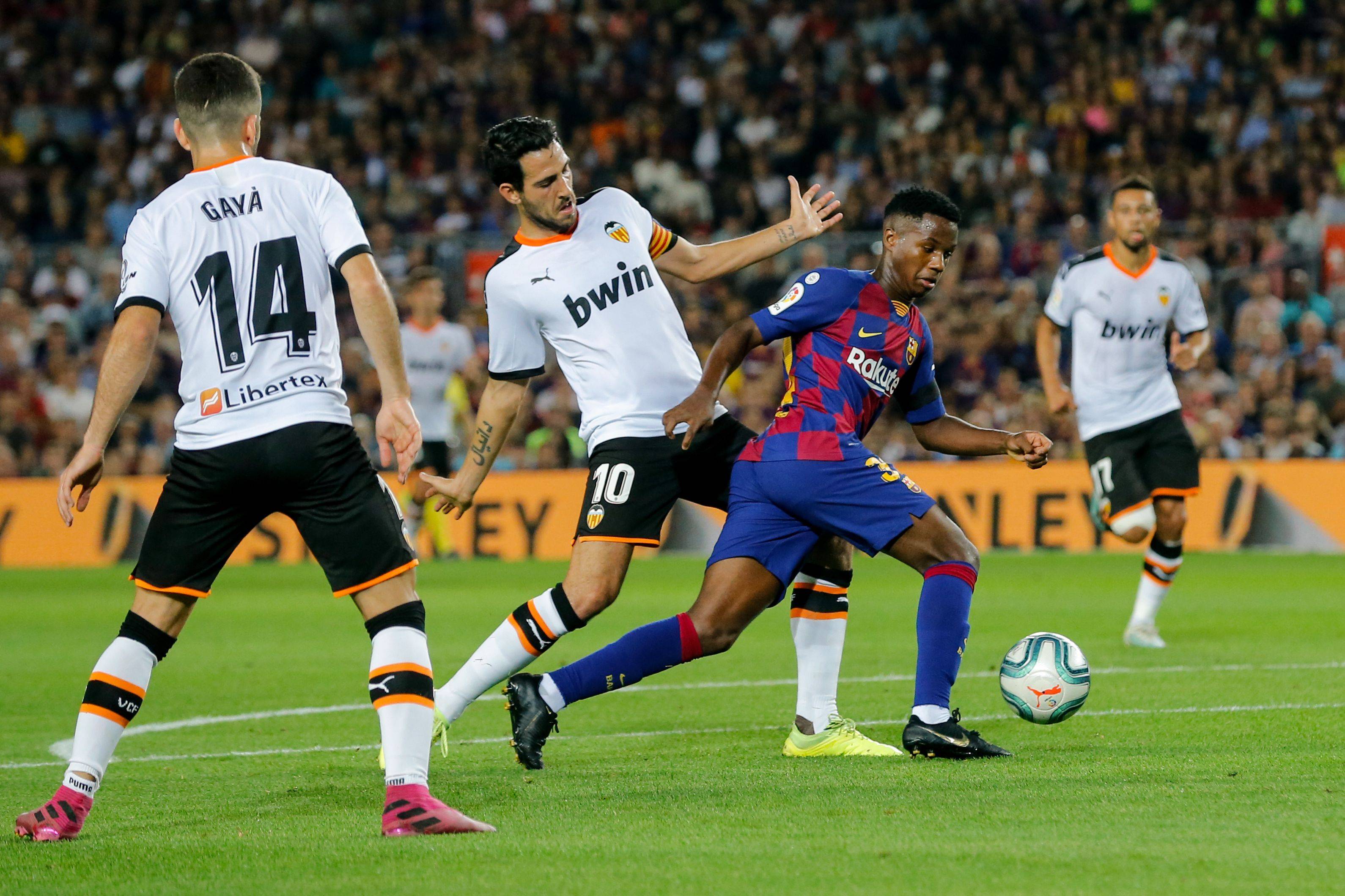 足球比赛的激烈对抗即将展开,赛场火爆迎战的简单介绍 足球比赛的激烈对抗即将展开,赛场火爆迎战的简单介绍