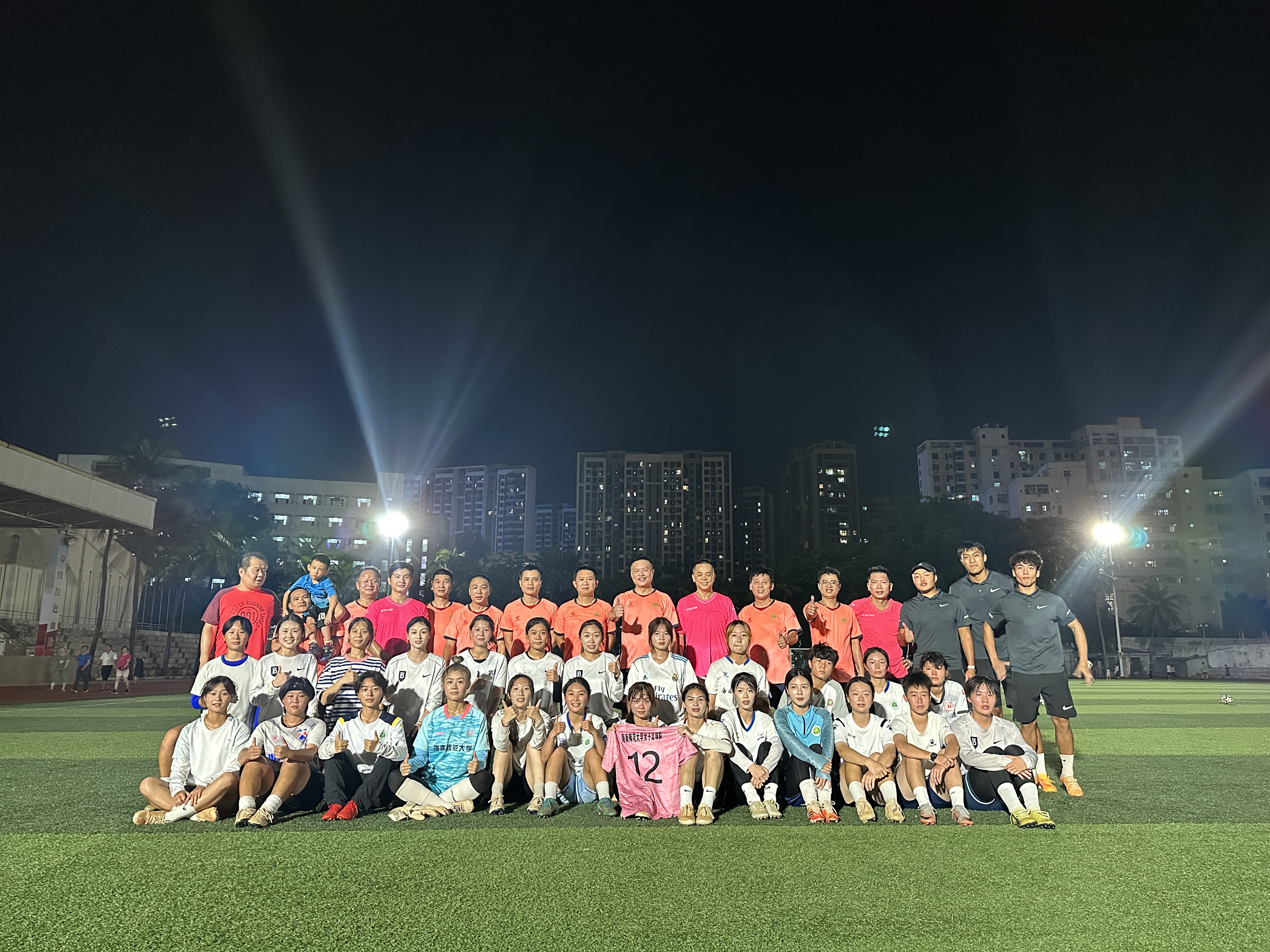 关于友谊赛事聚焦热点,吸引海内外球迷围观的信息 关于友谊赛事聚焦热点,吸引海内外球迷围观的信息