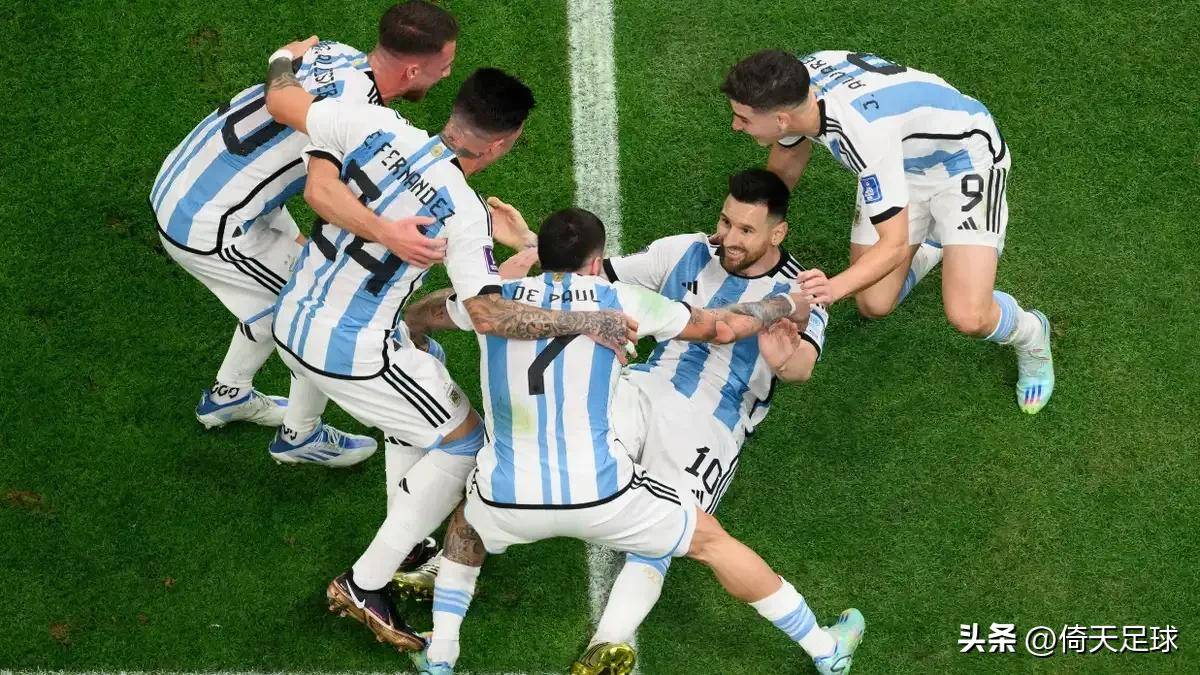 包含足球明星对决,现场欢呼声不绝于耳的词条 包含足球明星对决,现场欢呼声不绝于耳的词条