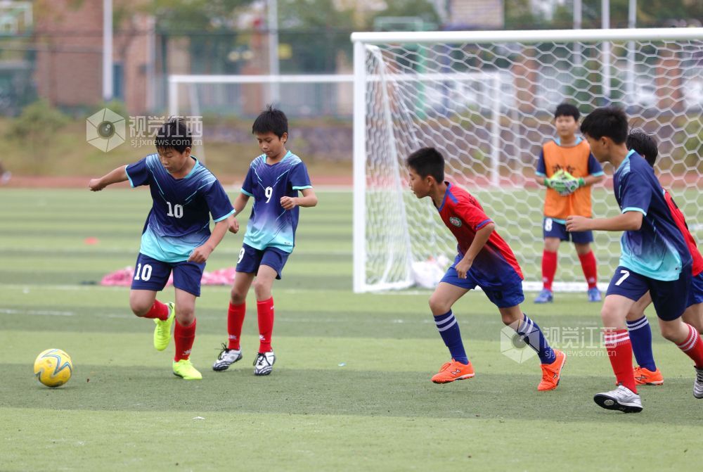 选手实力对拼,激烈足球比赛掀起关注热潮 选手实力对拼,激烈足球比赛掀起关注热潮