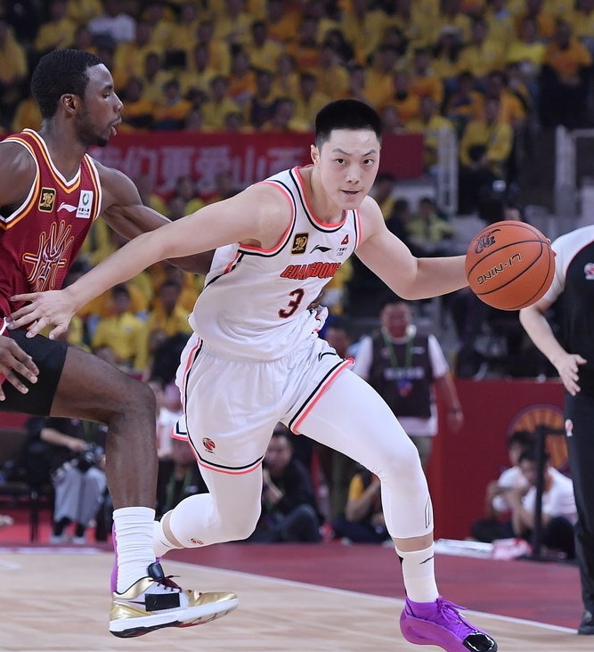 包含瑞士士官学院客场不敌洛里昂，遭遇两连败的词条