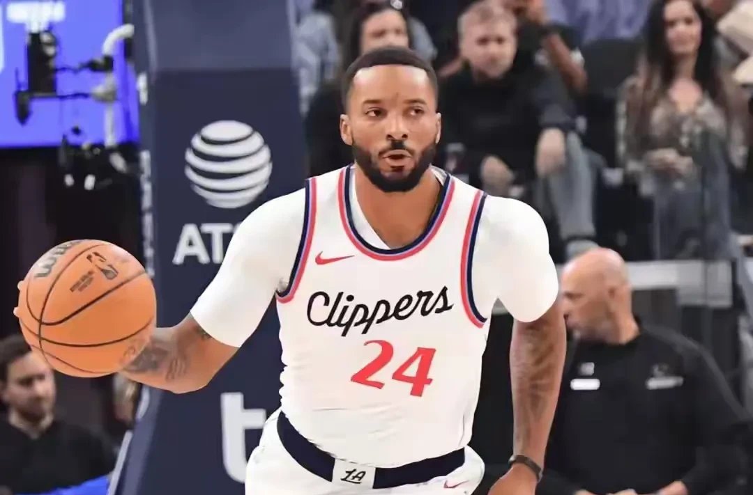 关于爵士队控卫因伤缺席比赛球队被逼做出调整的信息