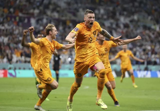 荷兰队惊险晋级,将亮相一个备受关注的国际足球锦标赛的简单介绍 荷兰队惊险晋级,将亮相一个备受关注的国际足球锦标赛的简单介绍