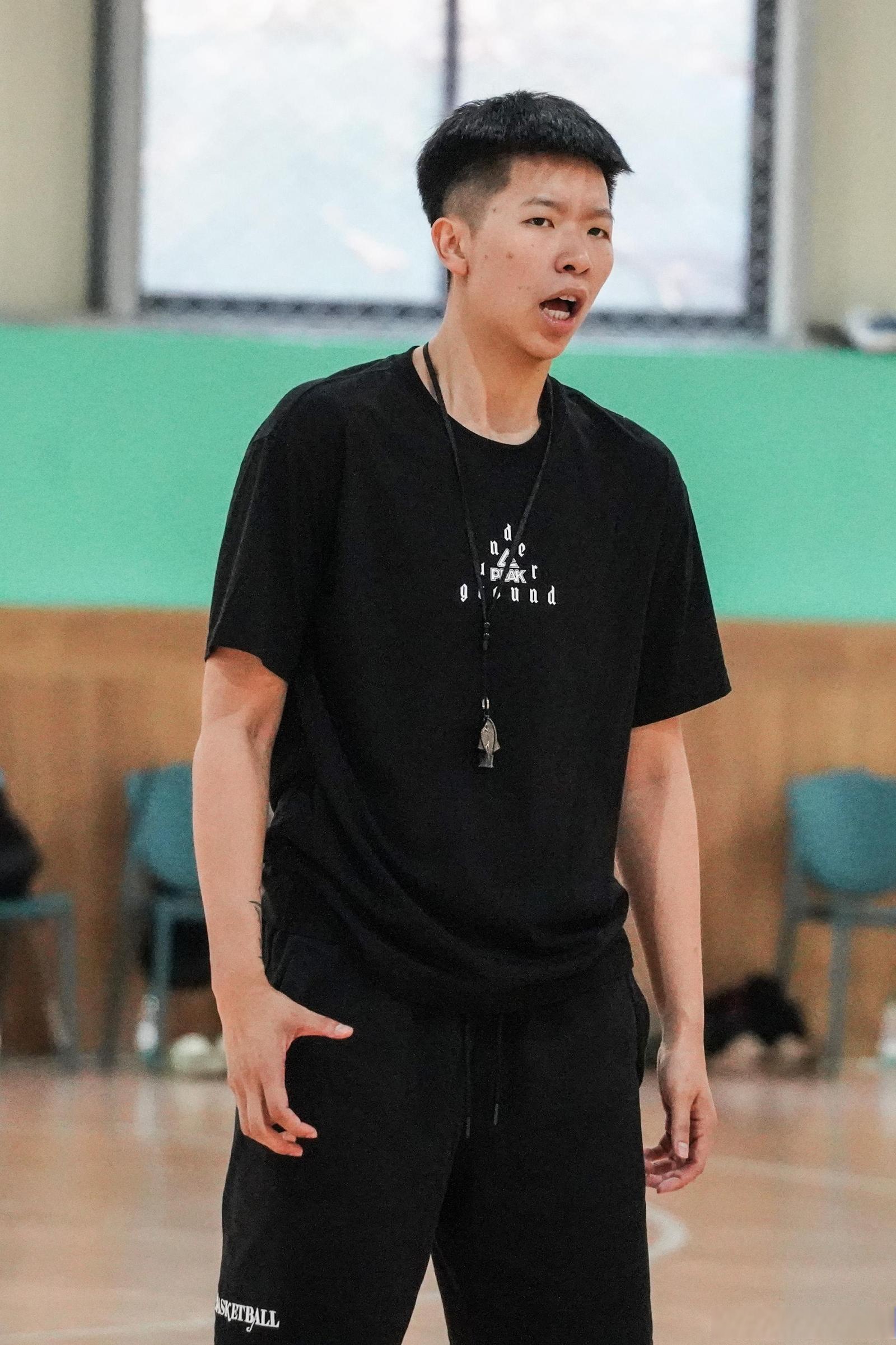 广东队抢眼表现,主教练力挺年轻球员积极成长! 广东队抢眼表现,主教练力挺年轻球员积极成长!