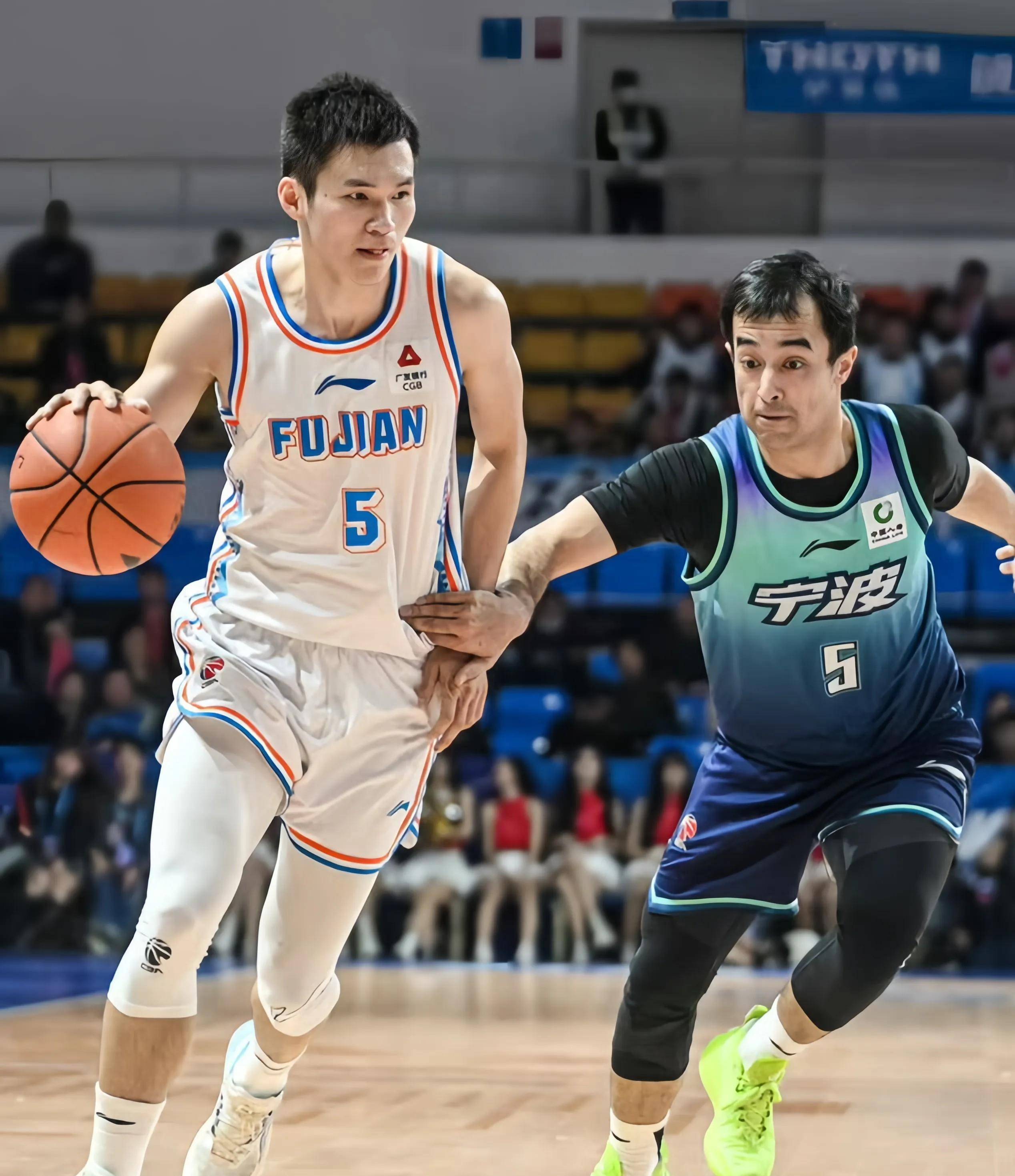 江苏男篮主场霸气赢球,球员表现出色 江苏男篮主场霸气赢球,球员表现出色