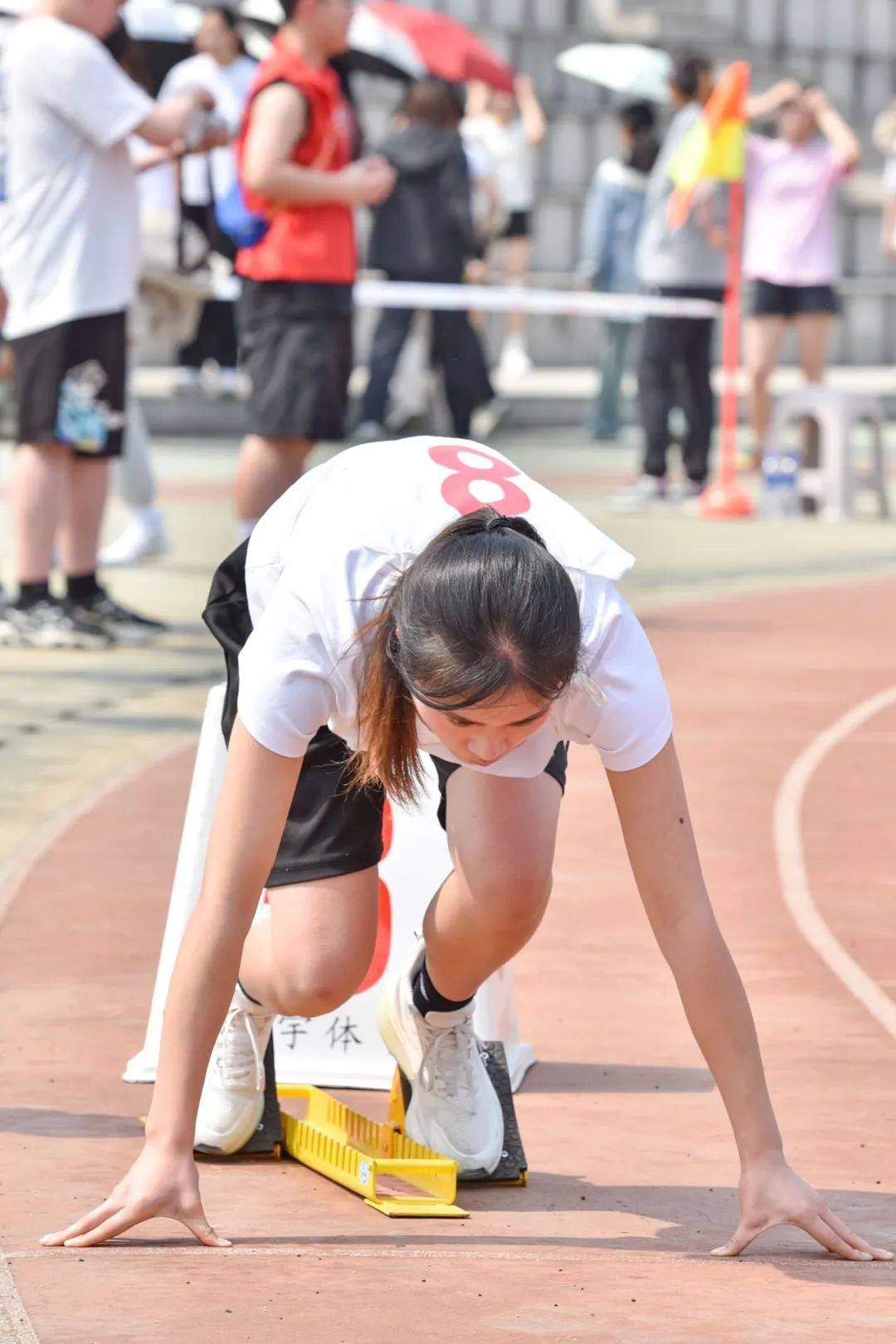 精彩瞬间引爆球场,激情无限的简单介绍 精彩瞬间引爆球场,激情无限的简单介绍