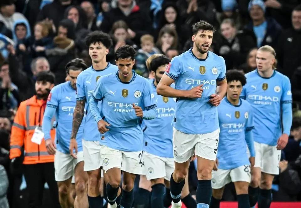 小组赛中,曼城在集团B中分组出战! 小组赛中,曼城在集团B中分组出战!