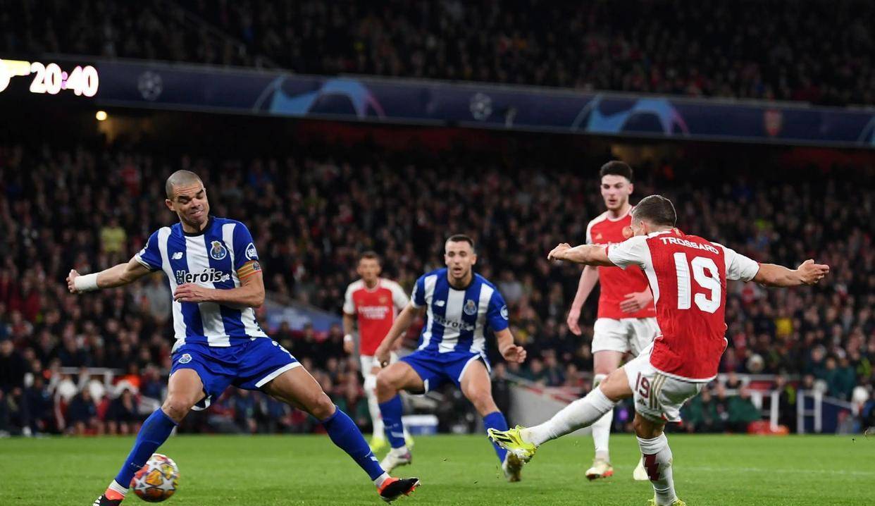 阿森纳血战取胜!枪手凭借中场精准配合赢得比赛的简单介绍 阿森纳血战取胜!枪手凭借中场精准配合赢得比赛的简单介绍