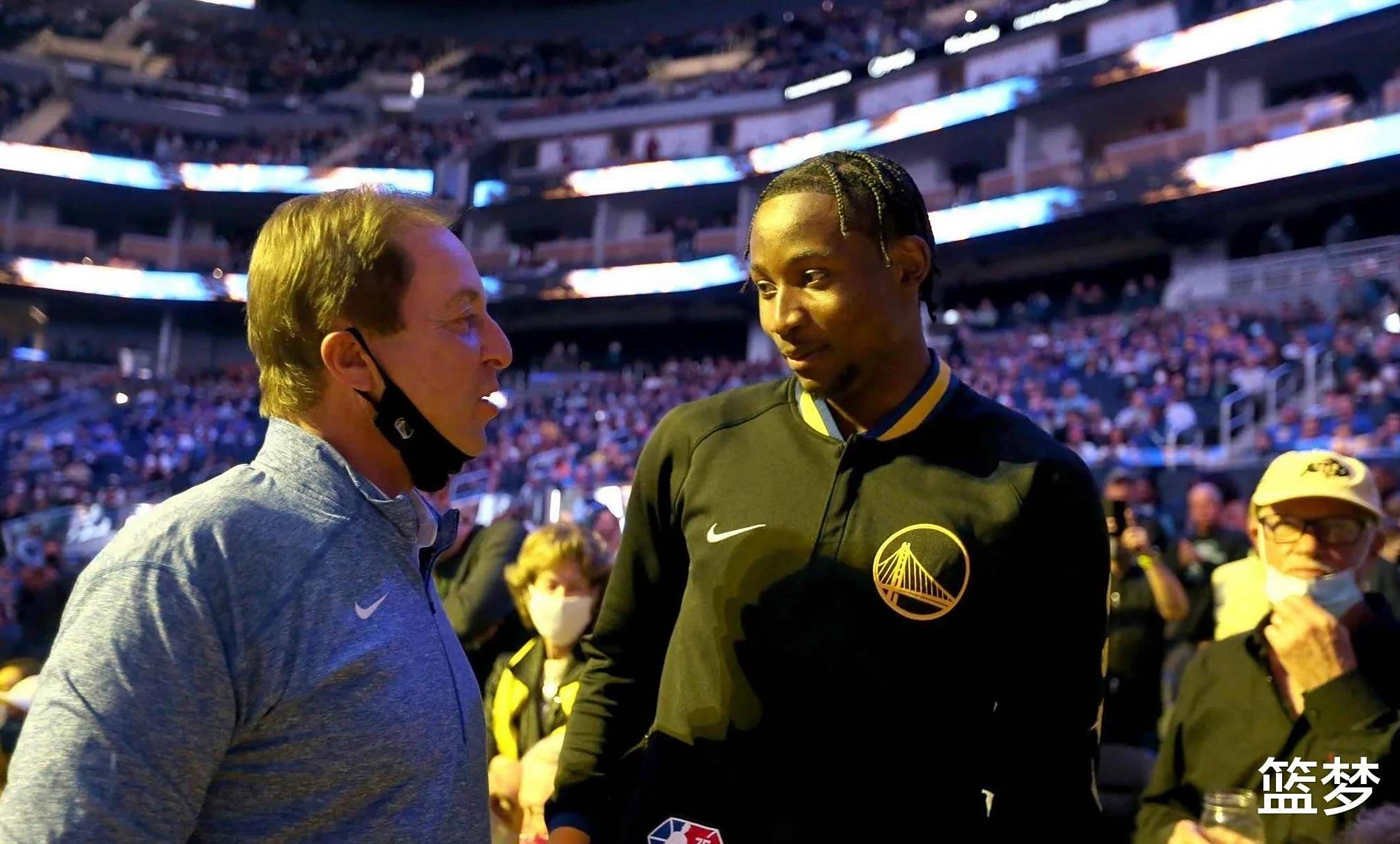 羽毛球赛事中湖人战胜对手成功转会 羽毛球赛事中湖人战胜对手成功转会