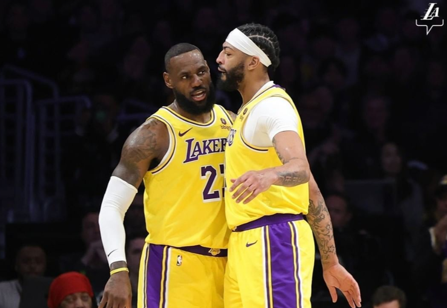 羽毛球赛事中湖人战胜对手成功转会 羽毛球赛事中湖人战胜对手成功转会