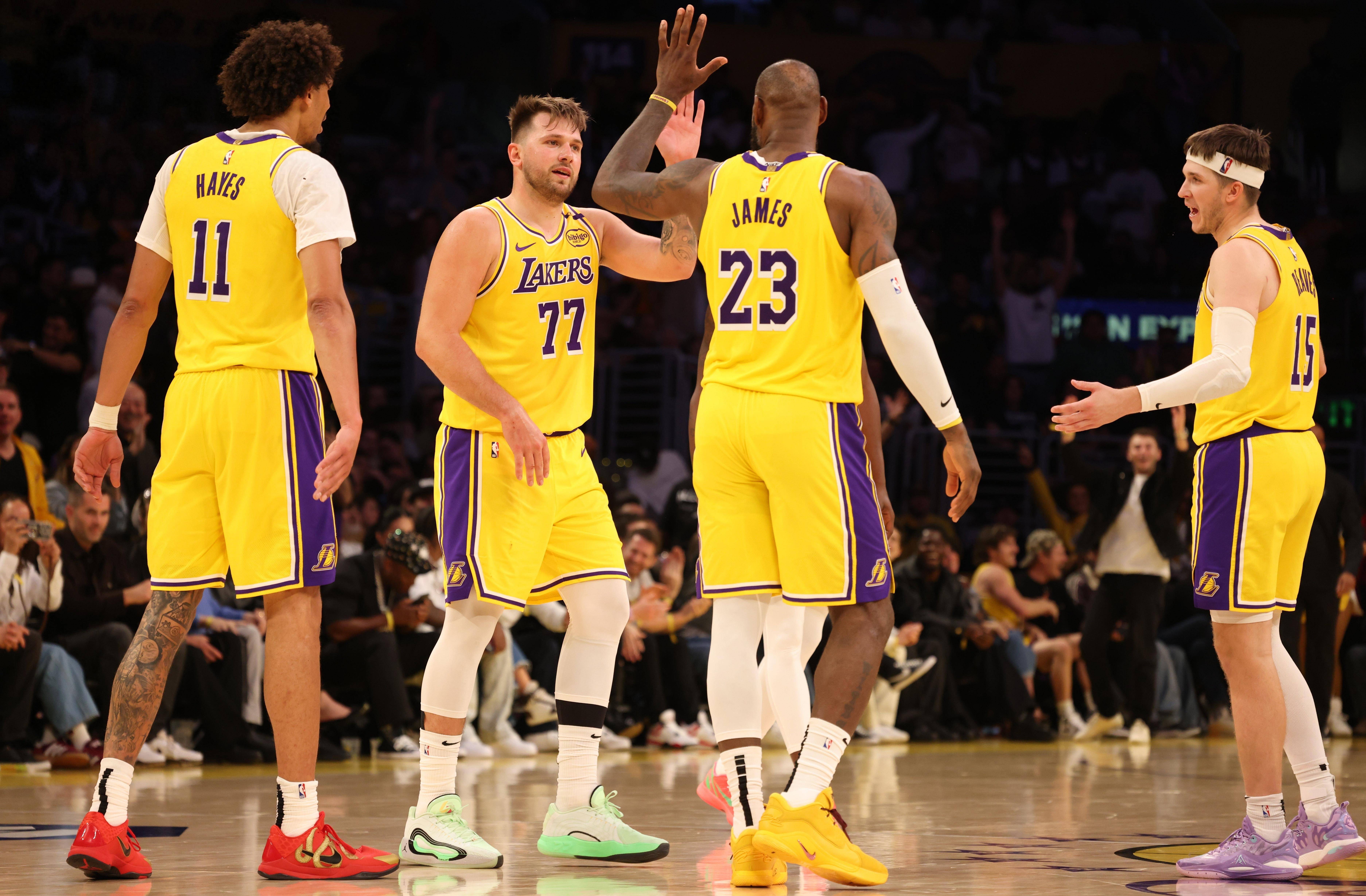 湖人迎来一场戏剧性的篮球对决 湖人迎来一场戏剧性的篮球对决