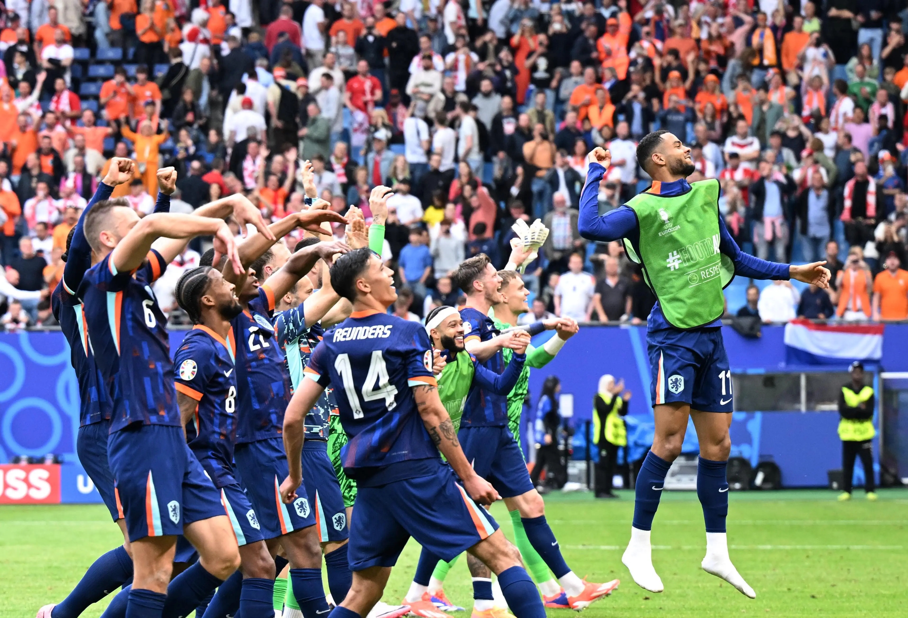 比赛中充满了激烈的对抗和角逐 比赛中充满了激烈的对抗和角逐