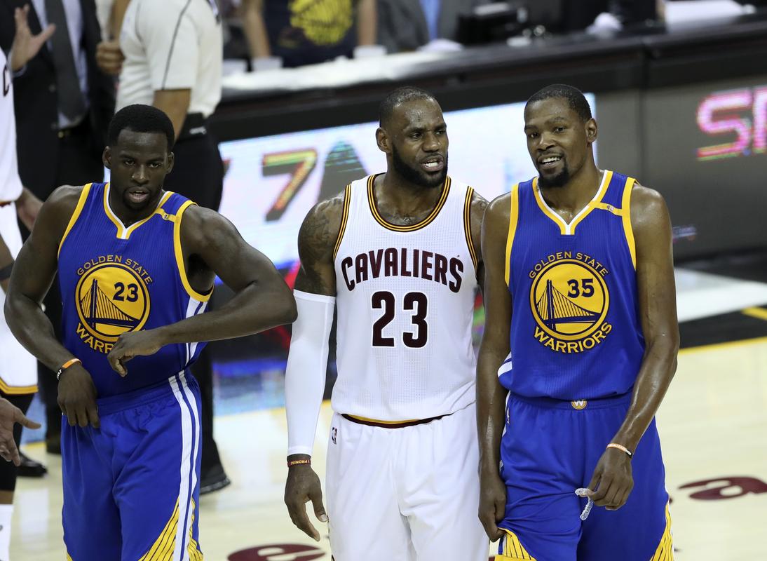 技巧与团队合作的巅峰对决,篮球场上的风云变幻的简单介绍 技巧与团队合作的巅峰对决,篮球场上的风云变幻的简单介绍