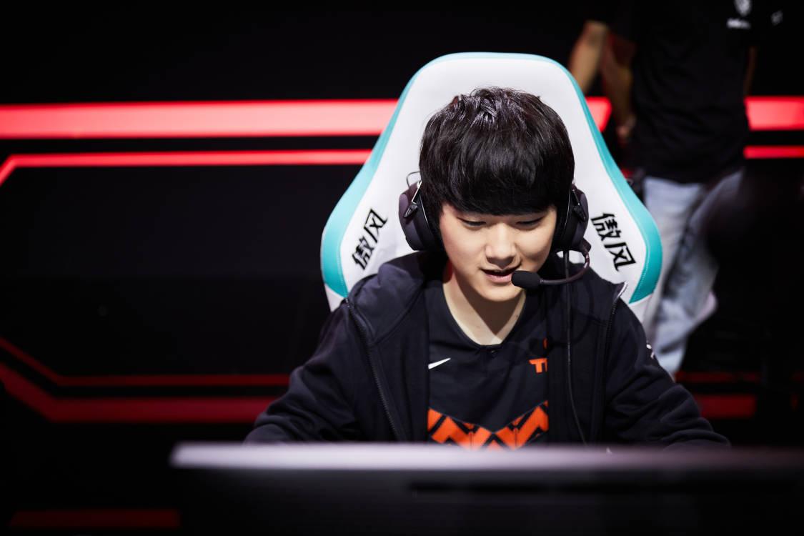 TSM险胜100T,Knight操刀奇招英雄翻盘入围赛3:0(成都) TSM险胜100T,Knight操刀奇招英雄翻盘入围赛3:0(成都)