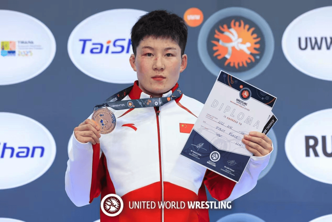 FPX横扫V5,Faker成为全场焦点2025世界赛2:0(巴黎) FPX横扫V5,Faker成为全场焦点2025世界赛2:0(巴黎)