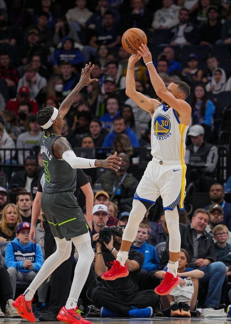 勇士不敌公牛,库里砍下33分却遗憾落败 勇士不敌公牛,库里砍下33分却遗憾落败