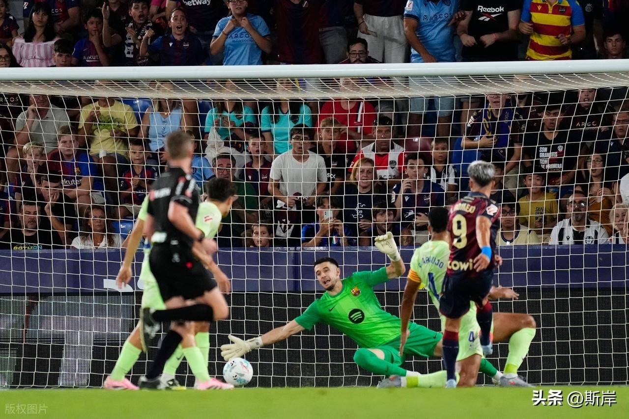 巴萨球员冷静面对逆境,成功逆转比赛! 巴萨球员冷静面对逆境,成功逆转比赛!