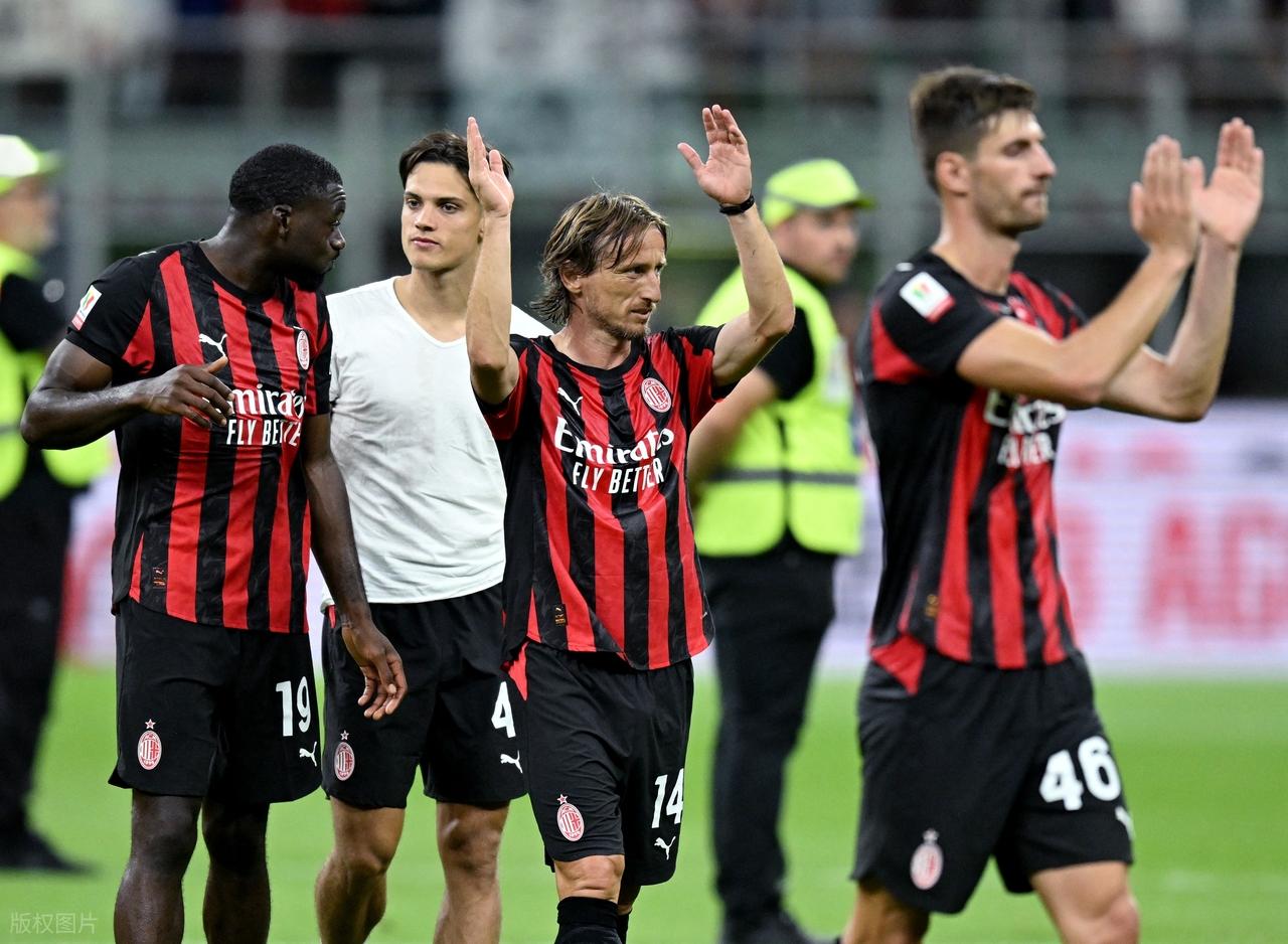 AC米兰连胜庆祝，士气高涨的简单介绍