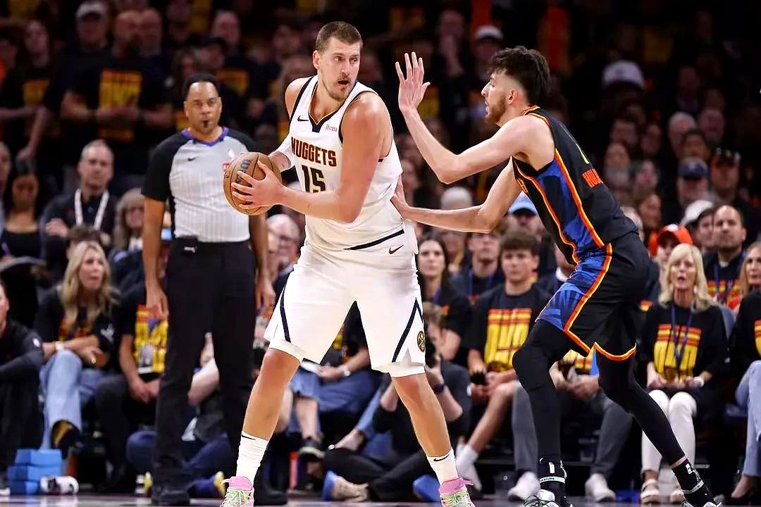 包含勇士B队力克波兰男篮，约基奇送出助攻的词条