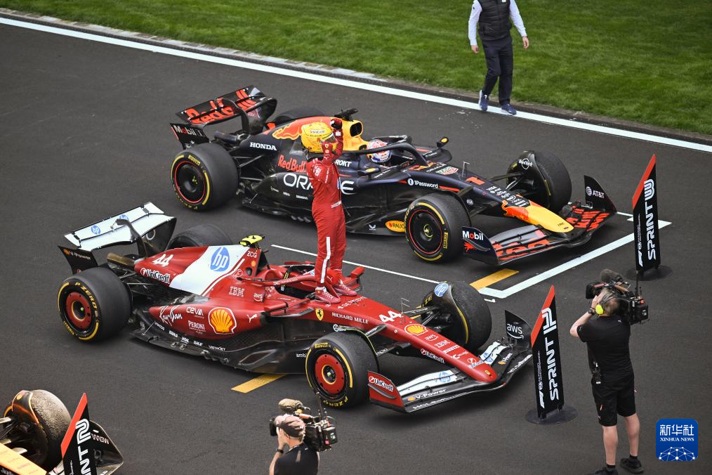 迈凯伦轻取雷诺车队,汉密尔顿高光表现的简单介绍 迈凯伦轻取雷诺车队,汉密尔顿高光表现的简单介绍